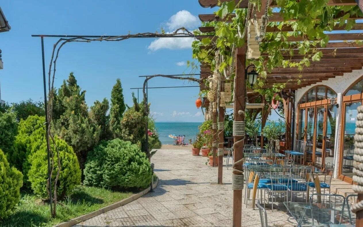 Фотографія Robinson Beach Apartments 3*